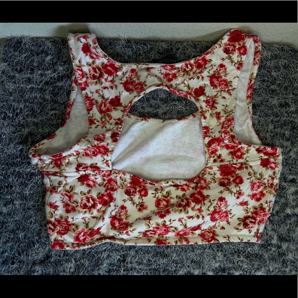 Open Back Crop Top🌼 Bundle of 2✨ - Picture 3 of 6